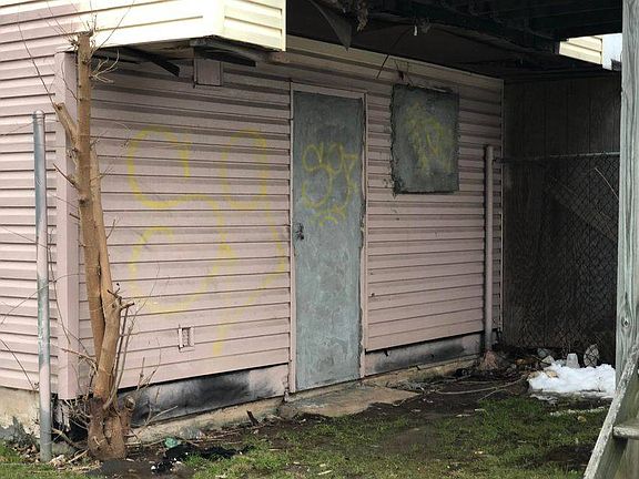 5th image of 231 Regis Dr