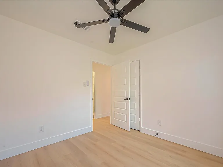 3010 Bandell Dr — Photo 22