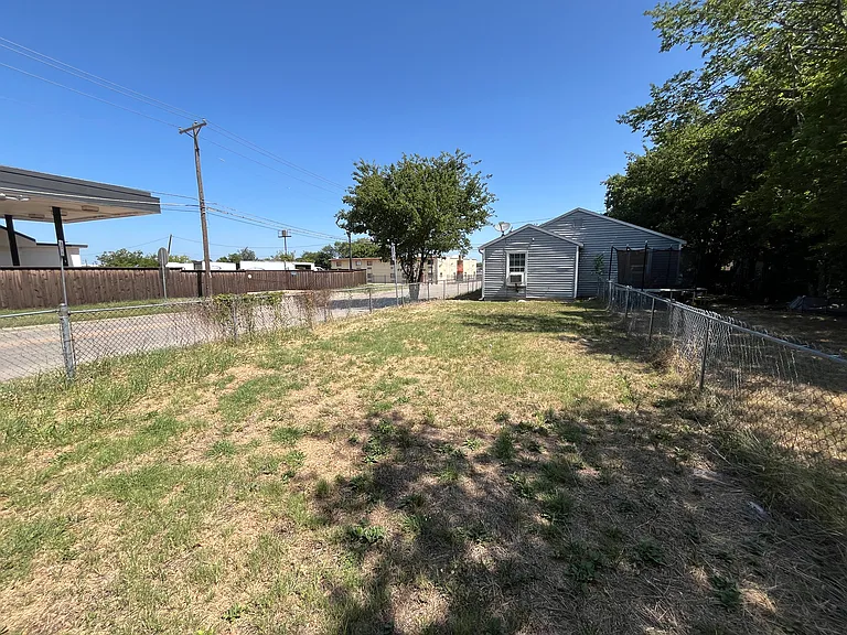 2223 Houston St — Photo 15