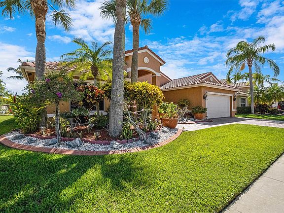 5th image of 19352 SW 14th Street