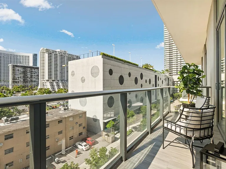 501 NE 31st St #410 — Photo 42