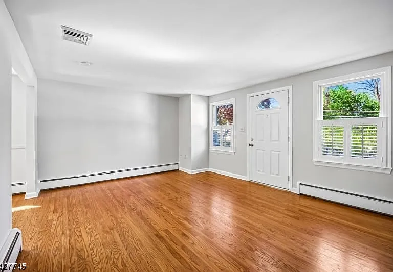 32 Center St — Photo 3