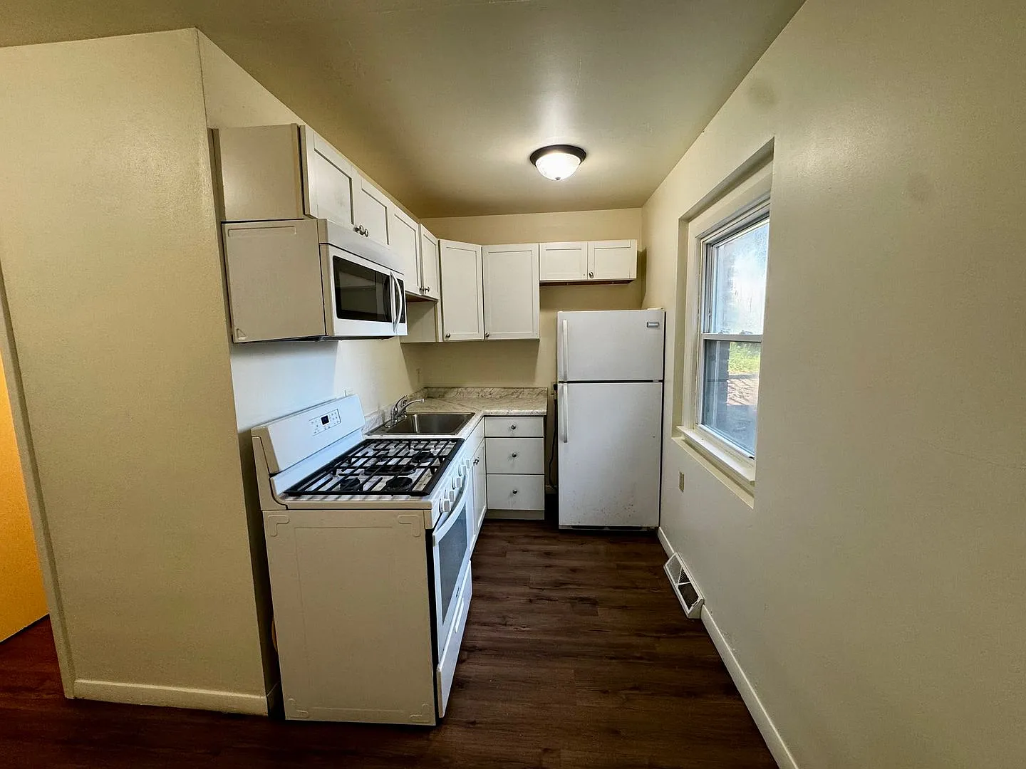 All Utilities Included Studio with On-Site Laundry — Photo 3
