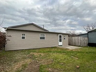 3 bed, $1,200 — Photo 1