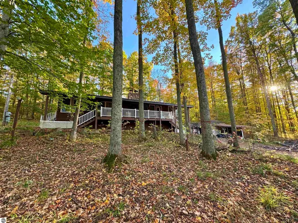 1259 S Sharon Rd SW, Fife Lake, MI 49633