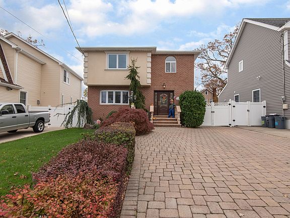 2nd image of 851 Carlton Blvd