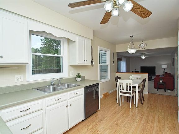 5th image of 126 Illinois Cir