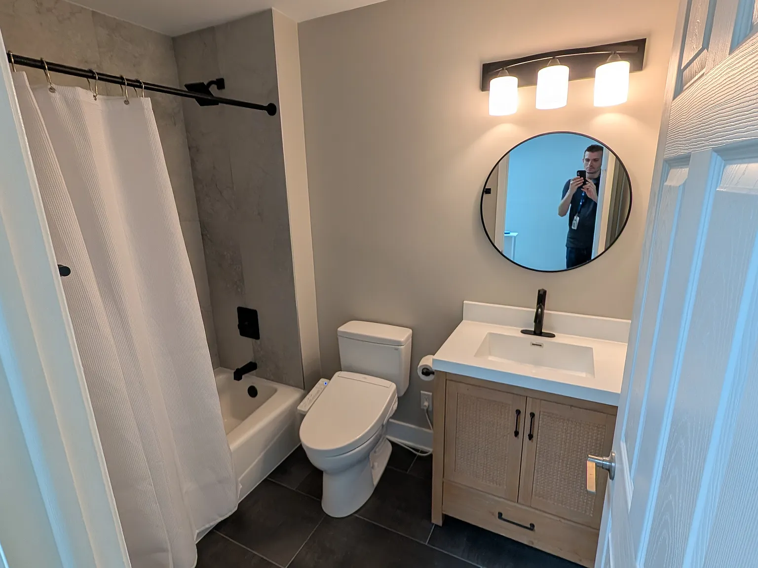 2 bed, 2.5 bath, 1440 sqft, $1,300 — Photo 2