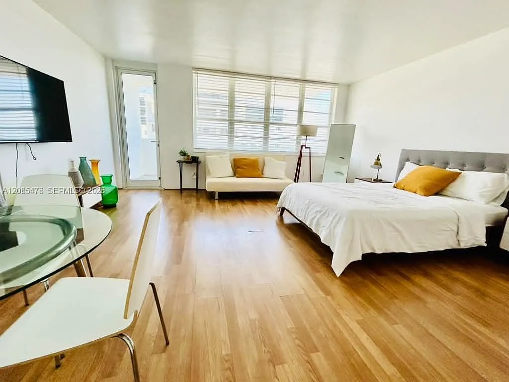 The Decoplage Condo — Photo 3