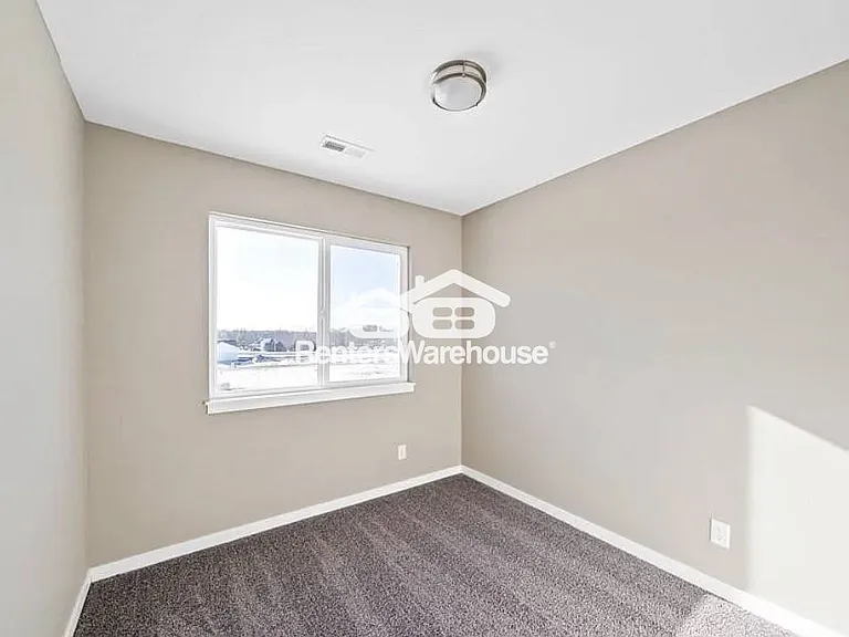 104 E Sycamore St — Photo 17