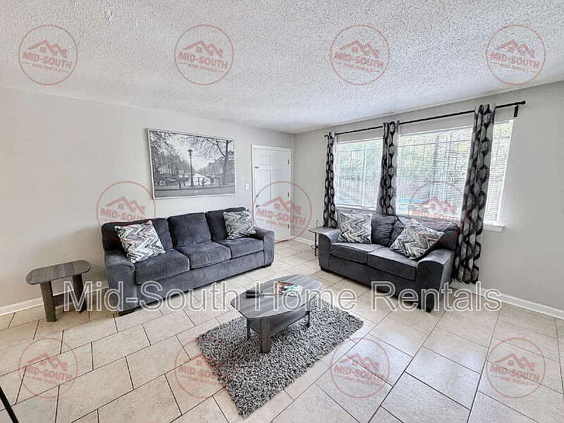 2 bed, 1.5 bath, $800 — Photo 2