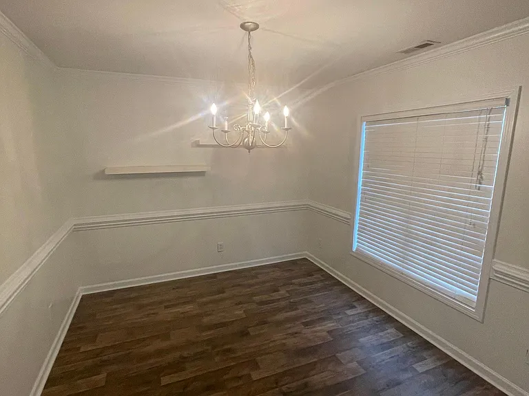 180 Bennington Dr — Photo 4