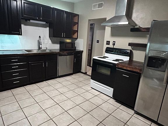 3rd image of 2205 Calle De Suenos