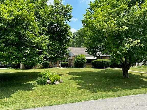 3rd image of 5775 Woodside Dr