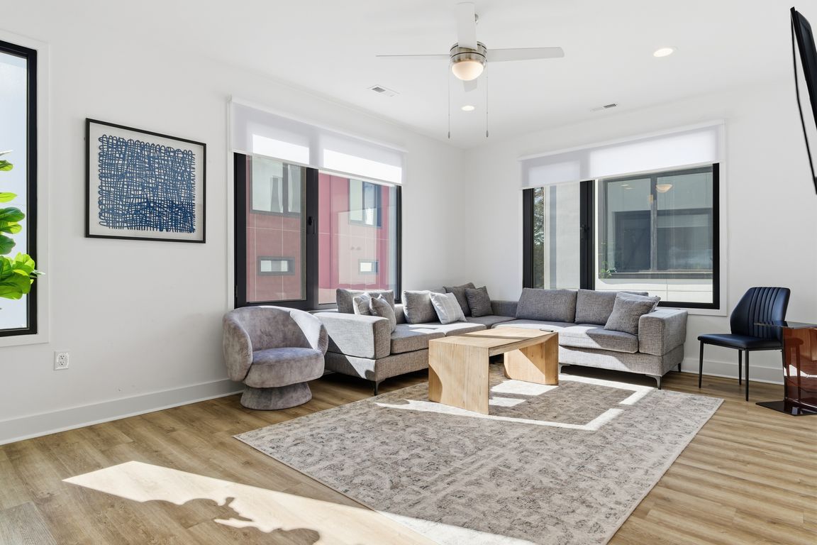 next background image