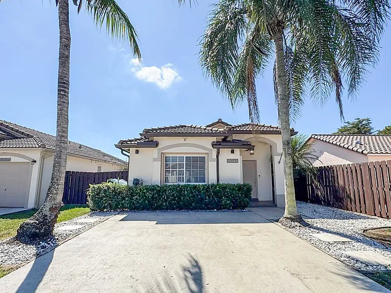 15044 SW 142nd Ter — Photo 14