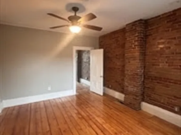 141 Galen St APT 2, Watertown, MA 02472