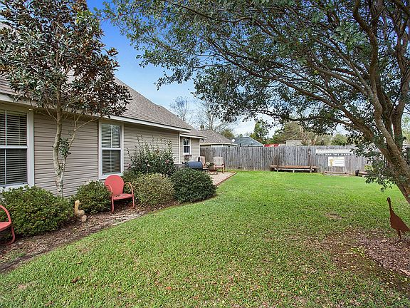 3rd image of 36186 Norfolk Ave