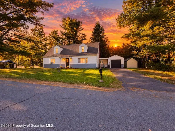 110 Homestead Dr, Roaring Brook Township, PA 18444