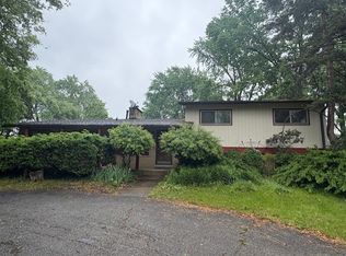 617 S Busse Rd, Mount Prospect, IL 60056