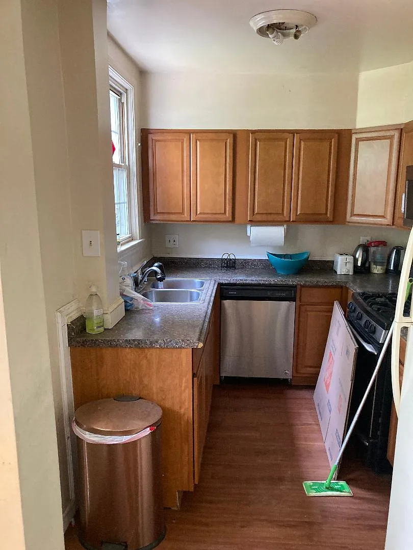 5 bed, 2000 sqft, $3,795 — Photo 2