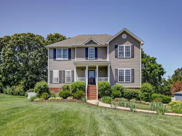 1164 Majestic Oaks Dr, Forest, VA 24551