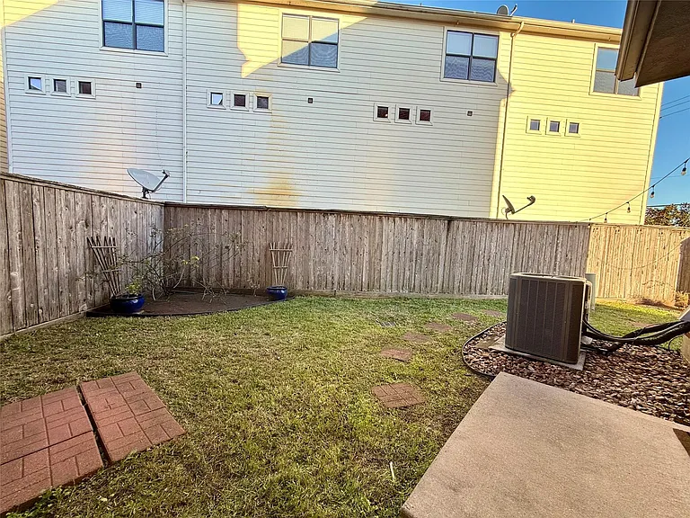 9833 Sandra Ann Ct — Photo 27