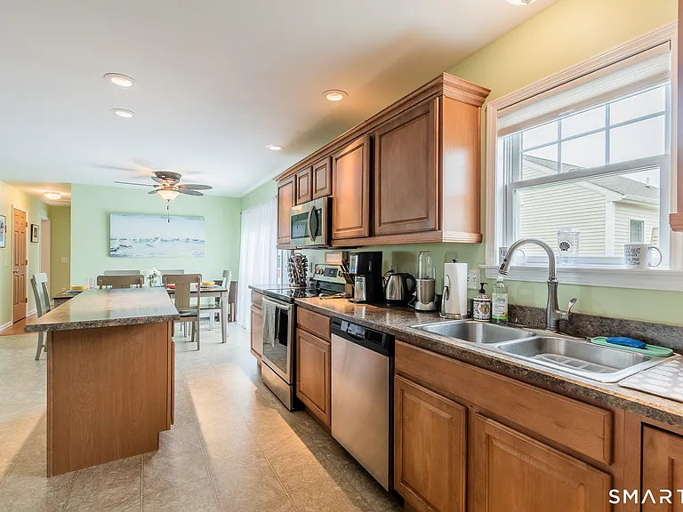 4 Sunrise Ave — Photo 4
