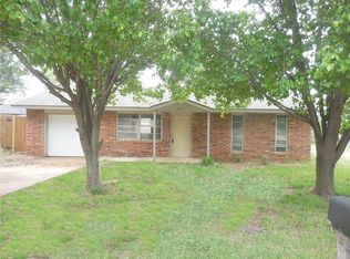 2917 Maple Ln, Edmond, OK 73034