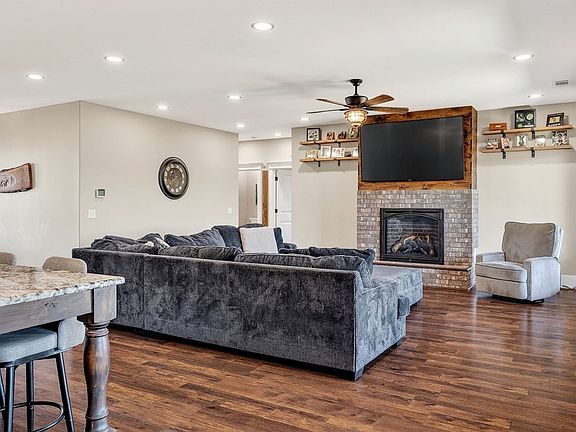 17th image of 3001 Tulip Ln