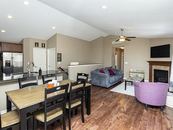 3rd image of 1538 Indigo Dr SE