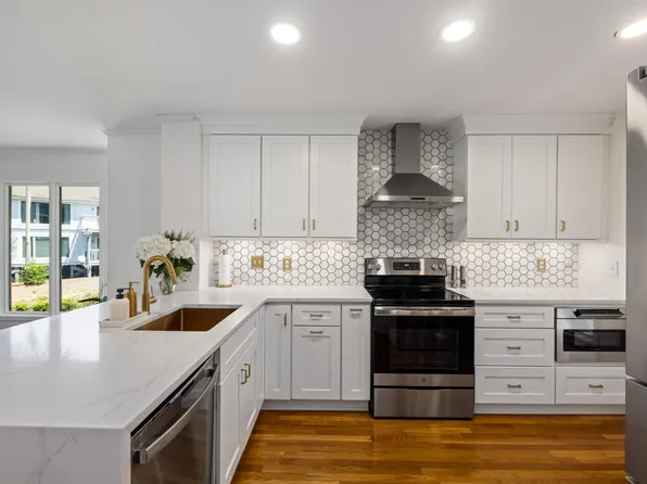 13 Back Ct, Isle Of Palms, SC 29451