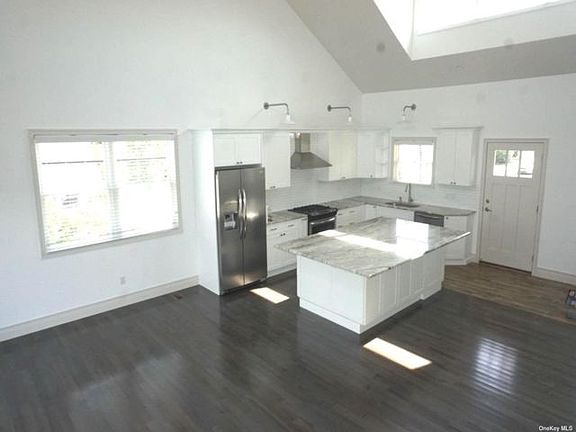 3rd image of 51 Dalton St