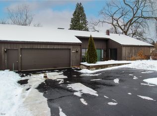 433-40 Meadowview Dr, Aurora, OH 44202