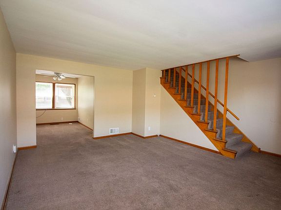 5th image of 1913-21 Warwick Ave #1915