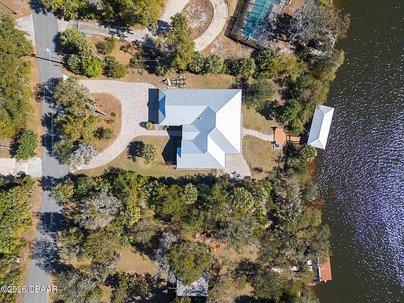 3rd image of 825 Hewitt Dr
