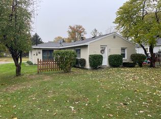 4344 Oak St, Luna Pier, MI 48157