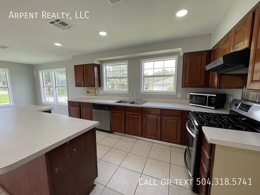 3 bed, 1600 sqft, $1,800 — Photo 4