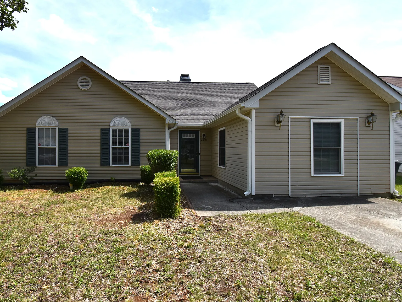 3 bed, 1312 sqft, $1,875 — Photo 1