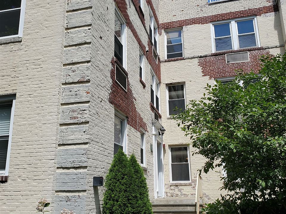 1st image of 122 Woodside Grn APT 3