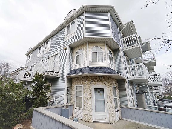 2nd image of 30 Country Dr N