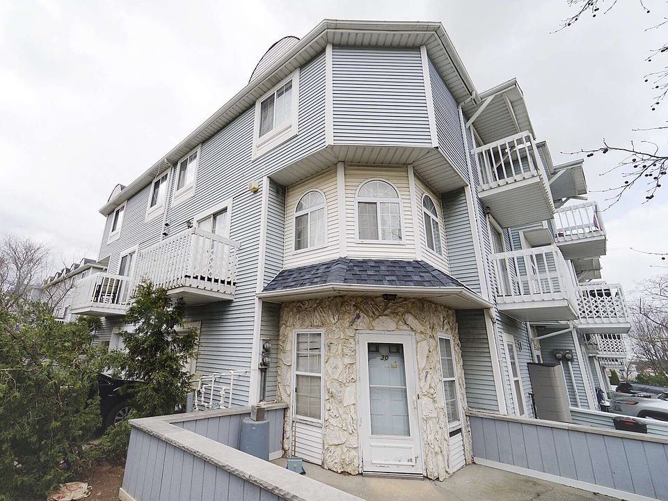 1st image of 30 Country Dr N