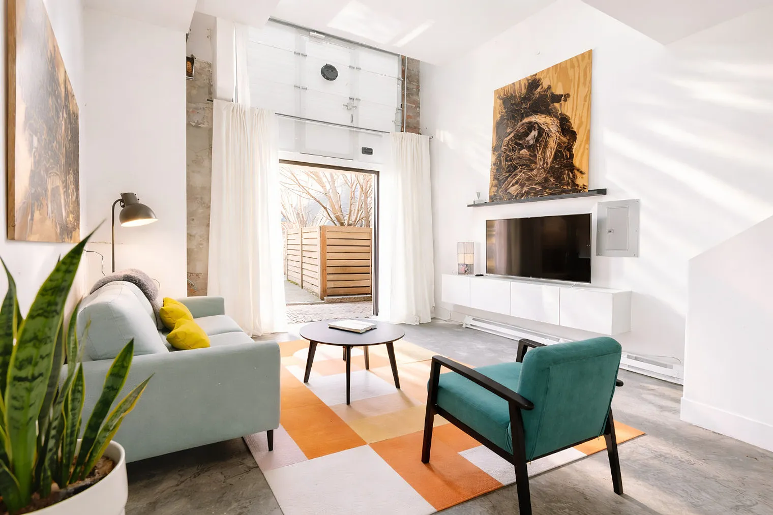 1 bed, 1.0 bath, 721 sqft, $2,036 — Photo 1