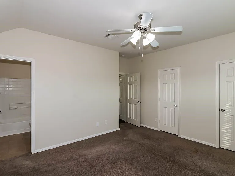 19235 Sandelford Dr — Photo 9