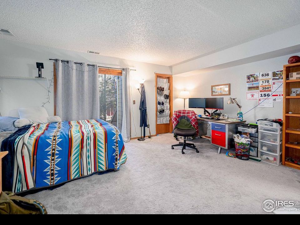 14x17 ft bedroom with walk in closet & attached bathroom