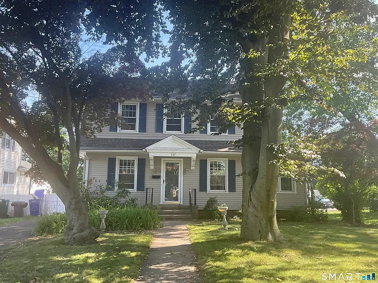 1127 W Broad St — Photo 1