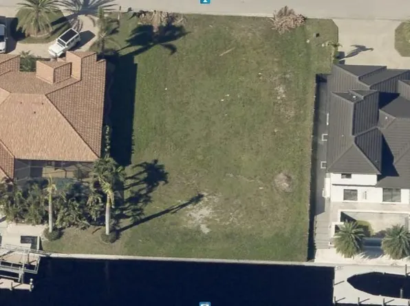 2044 Ottersrest Ln, Cape Coral, FL 33990