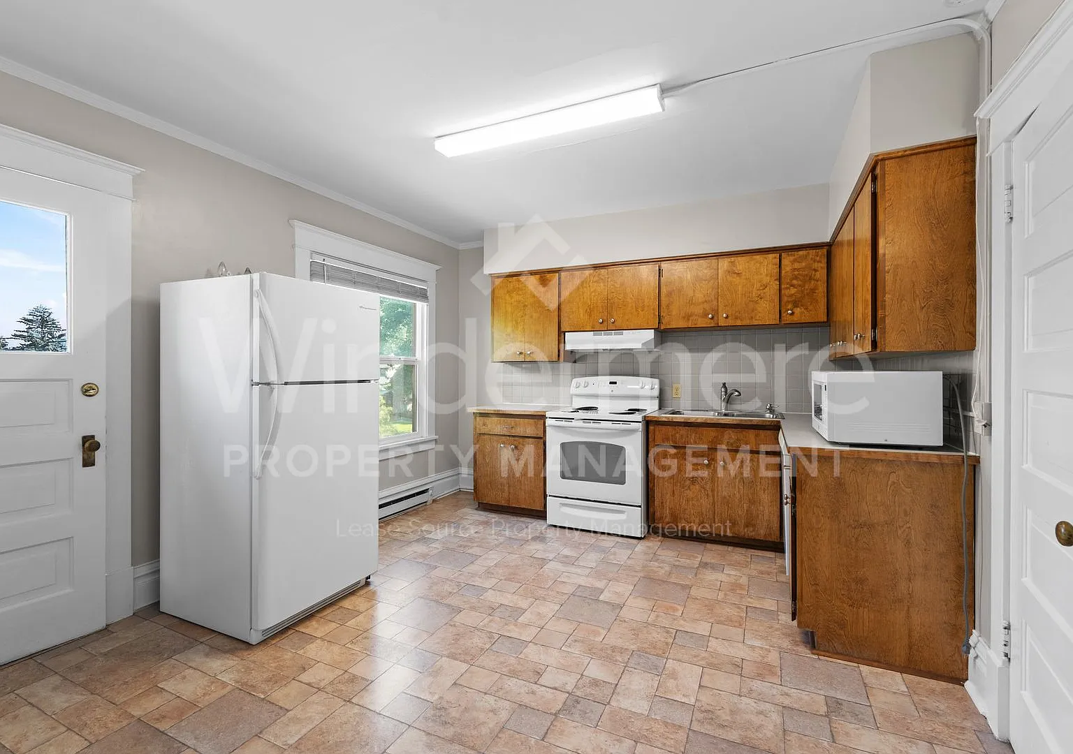 1321 W 11th Ave — Photo 2