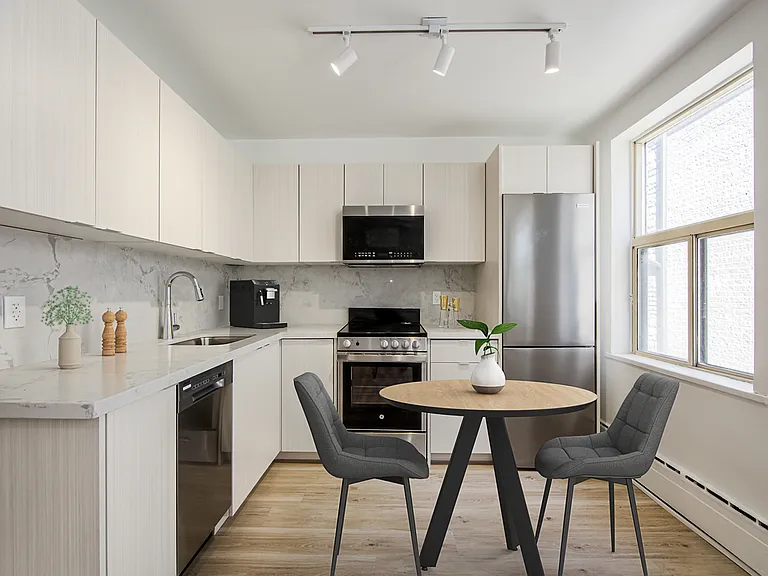 111 Cosburn Ave — Photo 3