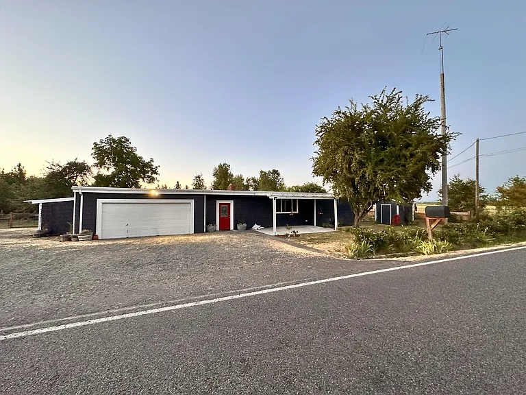 26147 Hall Rd — Photo 6